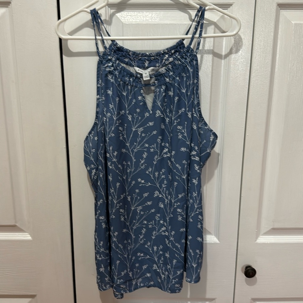 Stitch fix halter/camisol 41 Hawthorne XXL. Light blue with white flowers